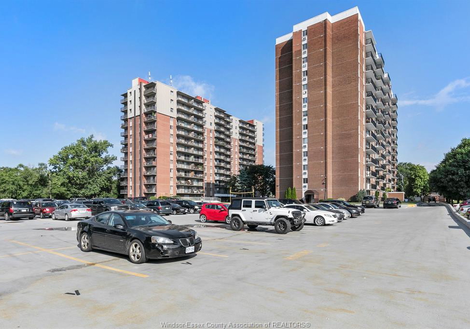 8591-riverside-drive-east-windsor-ontario-26023763