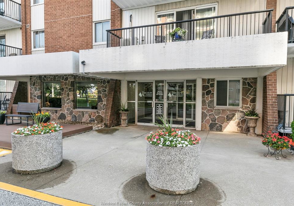 8591-riverside-drive-east-windsor-ontario-26023763