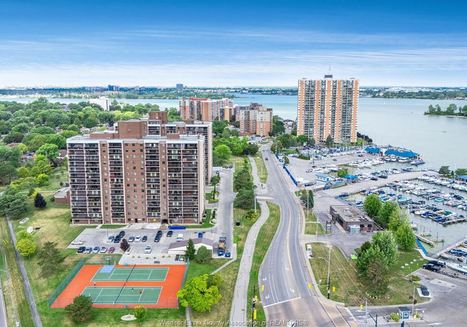 9099-riverside-drive-windsor-ontario-26023788
