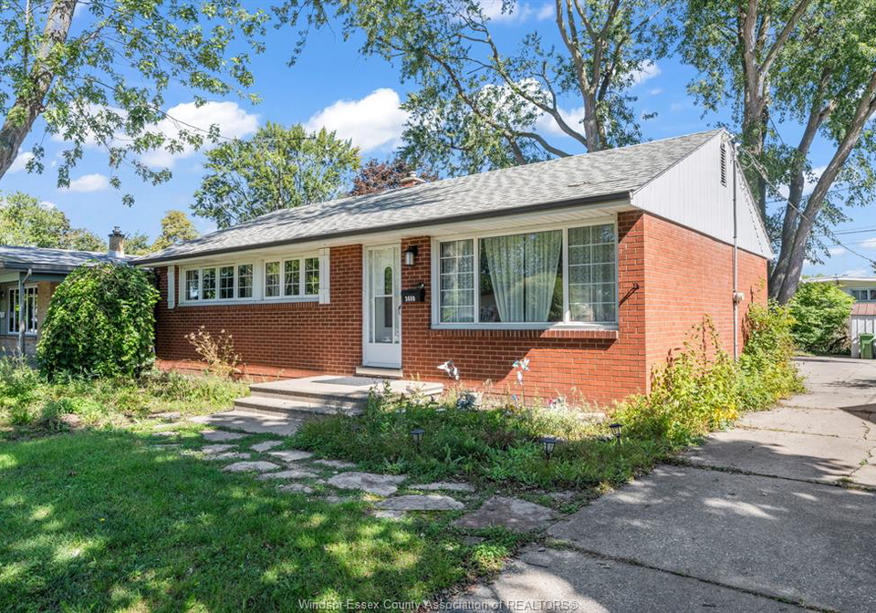 3660-roxborough-windsor-ontario-26023793