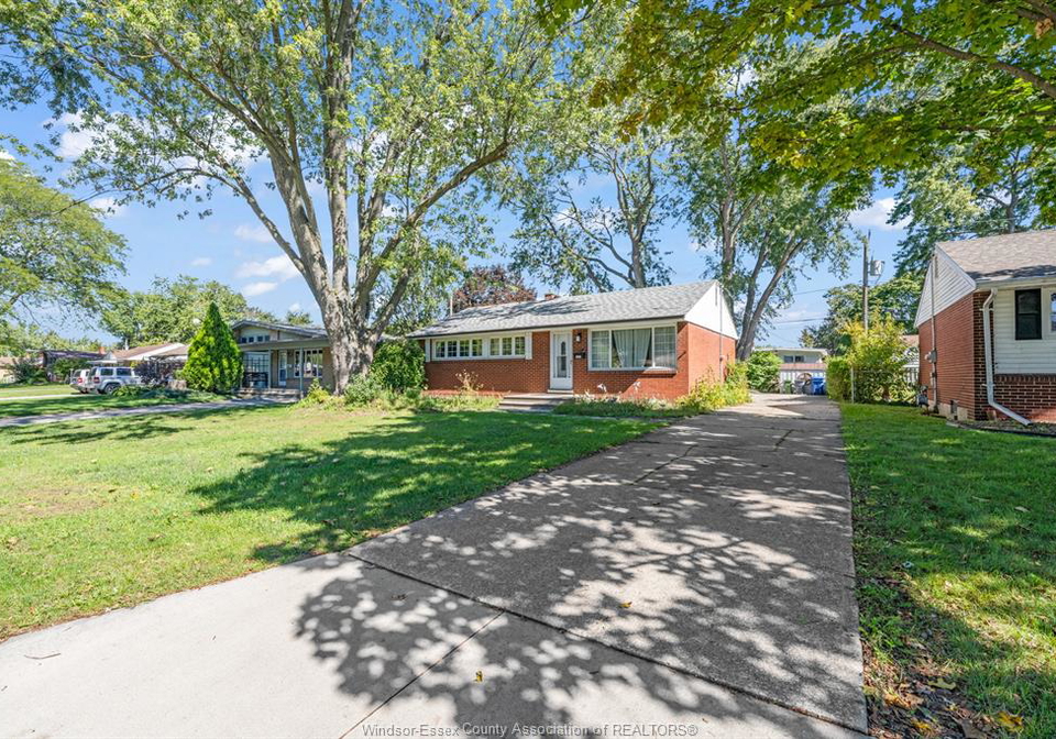 3660-roxborough-windsor-ontario-26023793