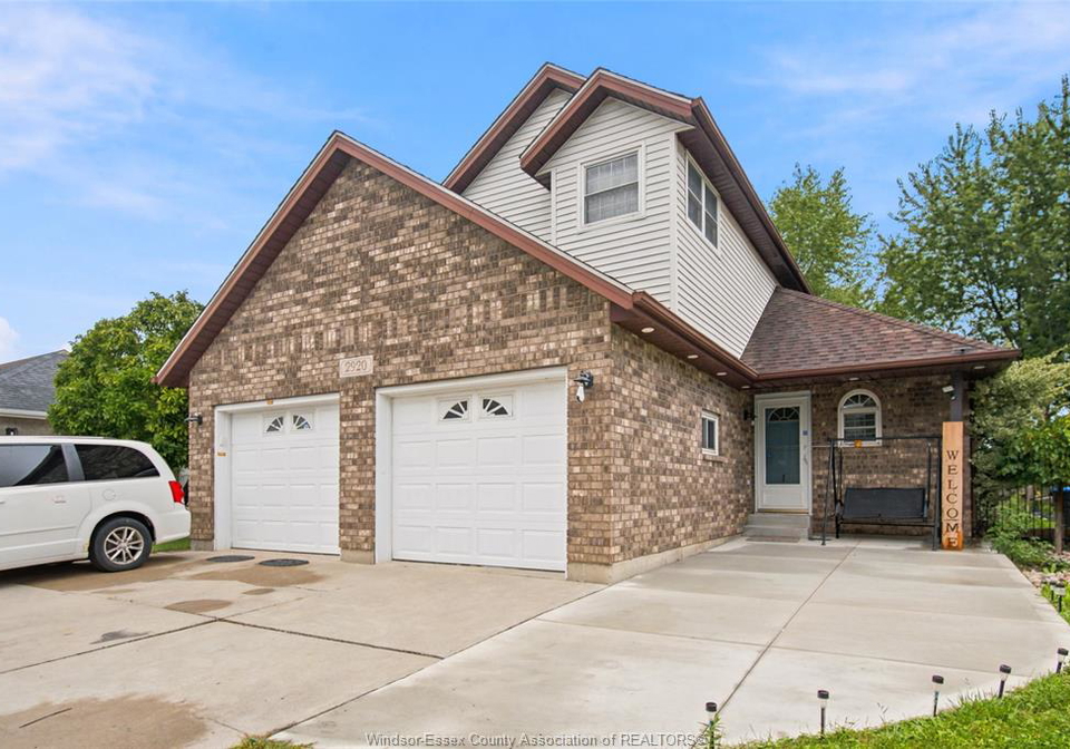 2920-strawberry-drive-tecumseh-ontario-26023818