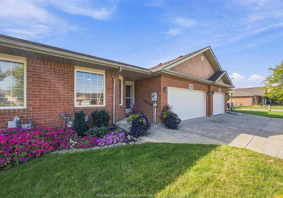 11125-firgrove-windsor-ontario-26023827
