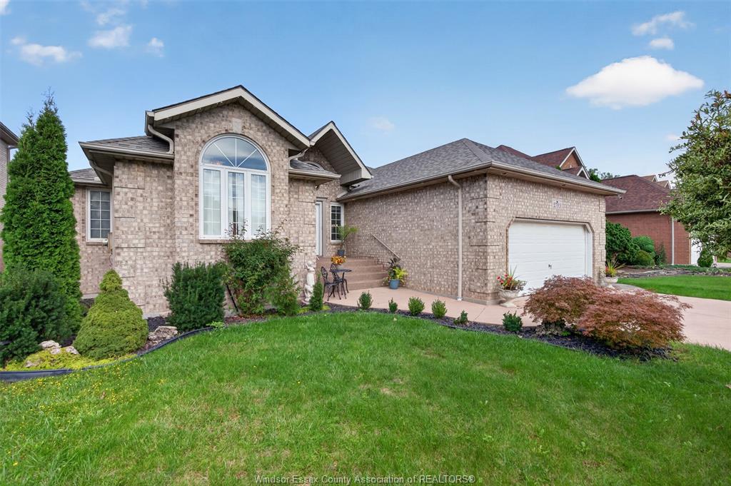 2703-lombardy-crescent-lasalle-ontario-26023829