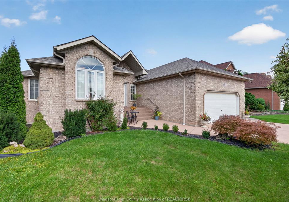 2703-lombardy-crescent-lasalle-ontario-26023829