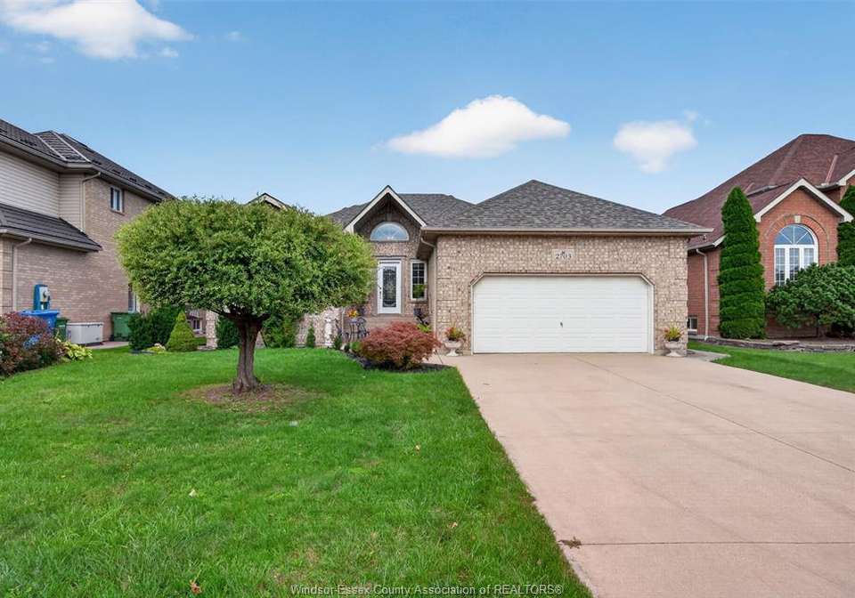 2703-lombardy-crescent-lasalle-ontario-26023829