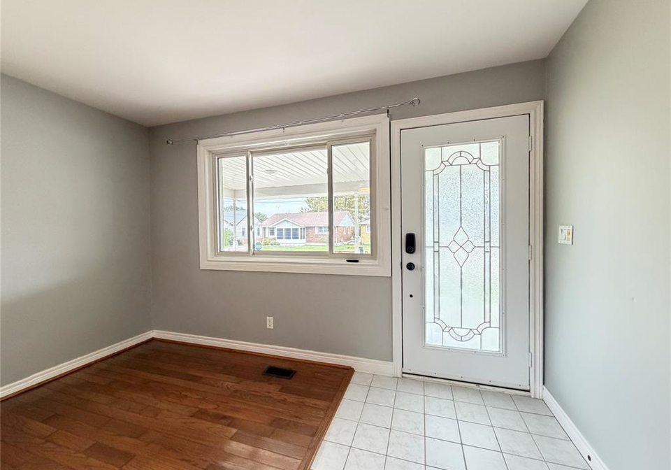 8-canary-crescent-wallaceburg-ontario-26023830