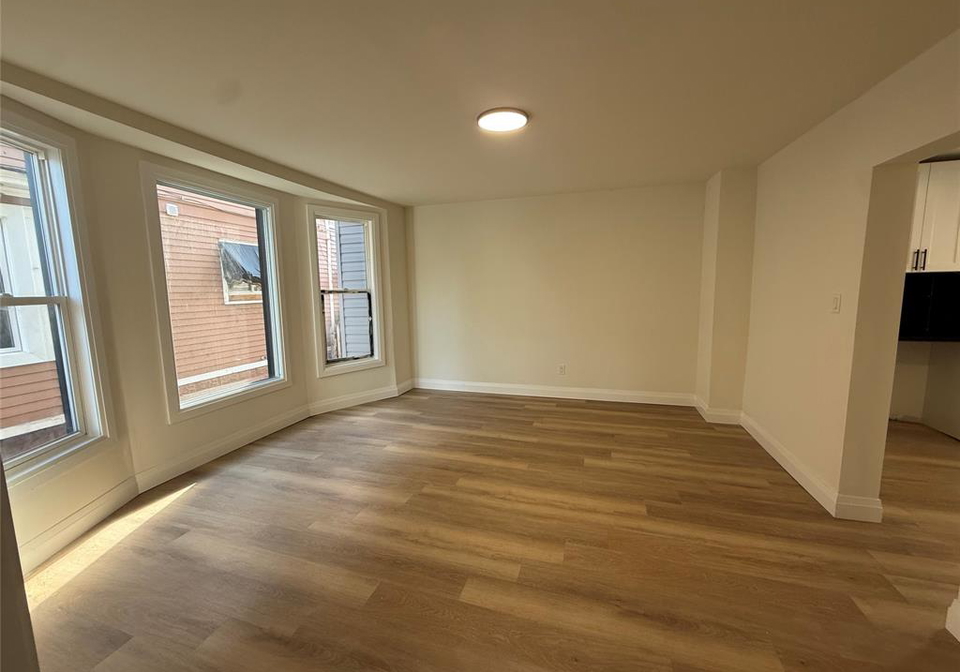 643-pierre-windsor-ontario-26023844