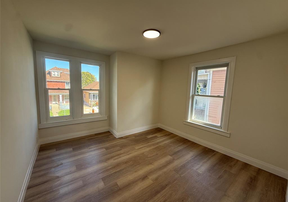 643-pierre-windsor-ontario-26023846