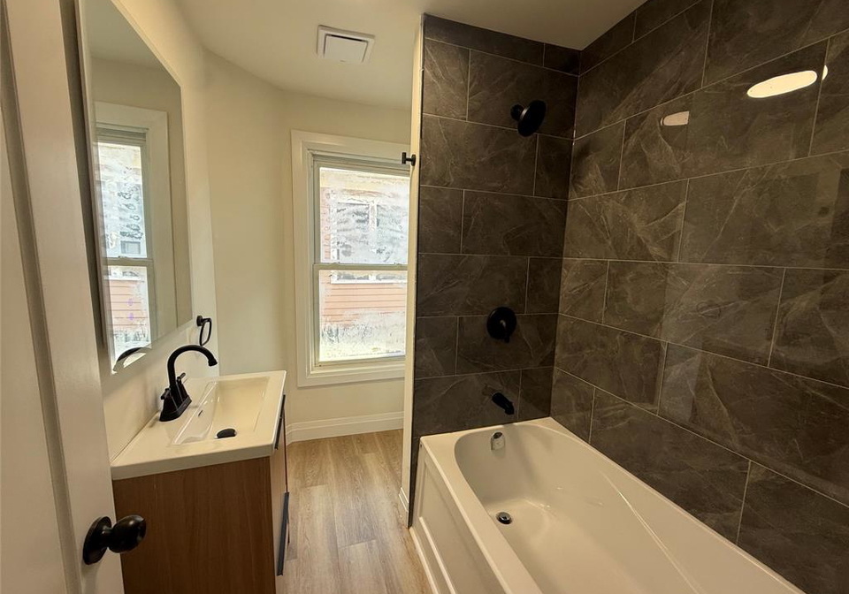 643-pierre-windsor-ontario-26023846