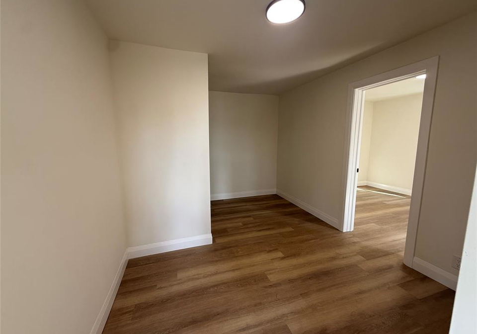 643-pierre-windsor-ontario-26023847