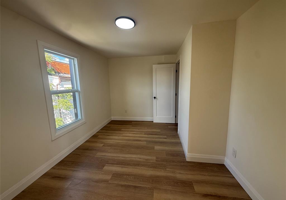 643-pierre-windsor-ontario-26023848