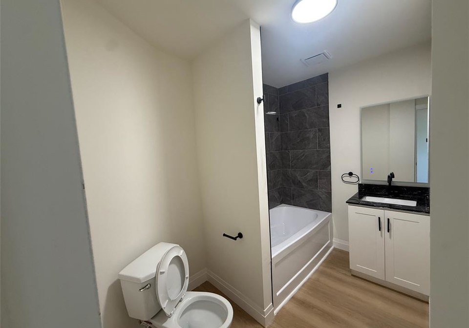 643-pierre-windsor-ontario-26023848