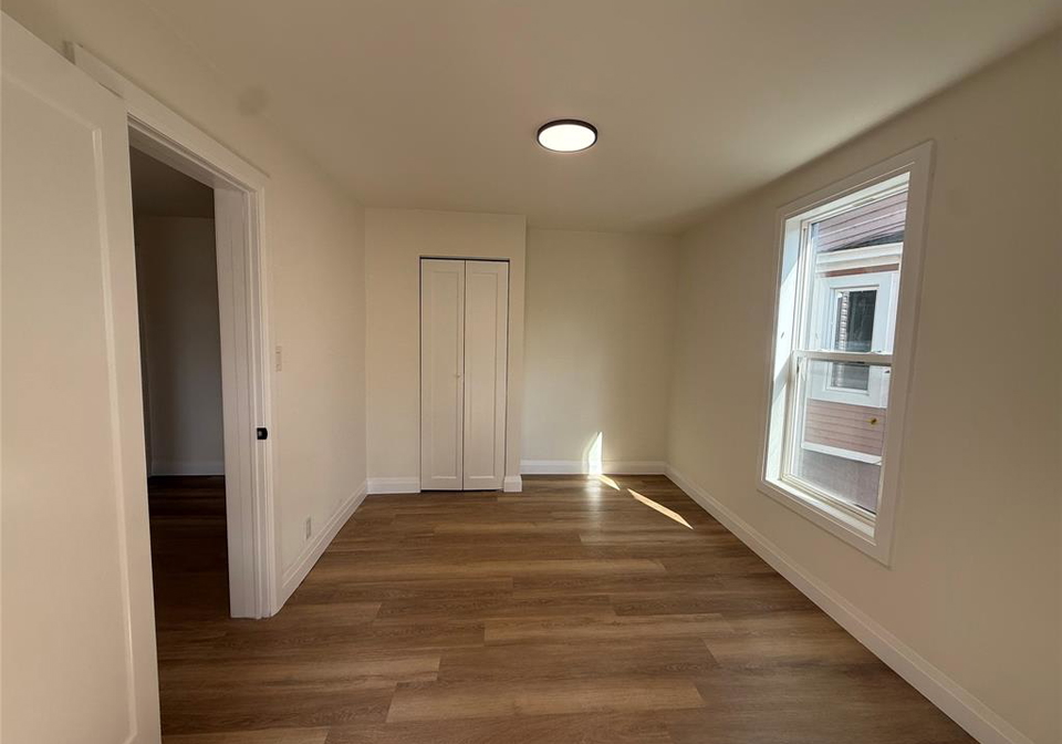 643-pierre-windsor-ontario-26023848
