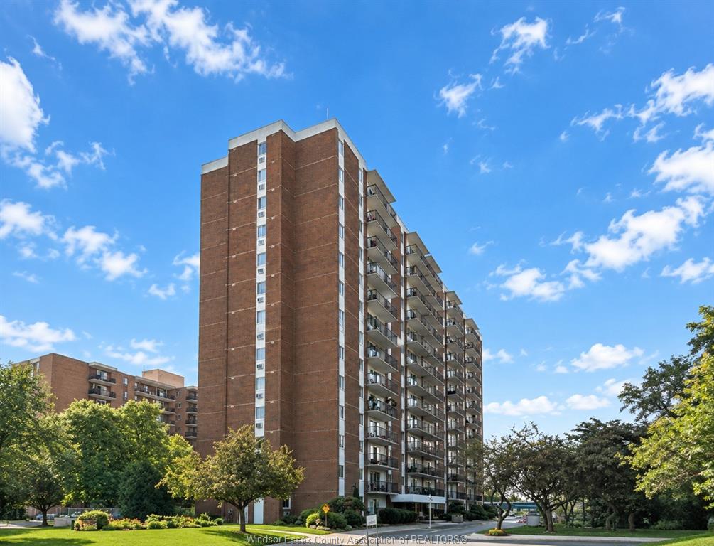 8591-riverside-drive-windsor-ontario-26023859