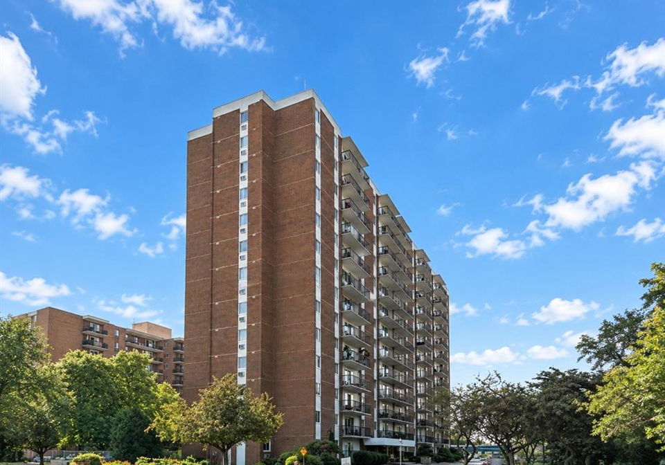 8591-riverside-drive-windsor-ontario-26023859