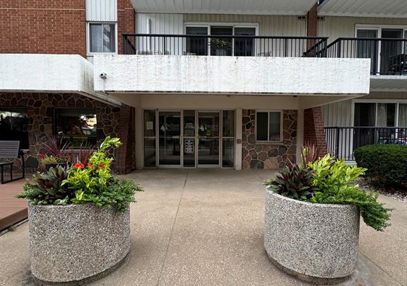 8591-riverside-drive-windsor-ontario-26023859