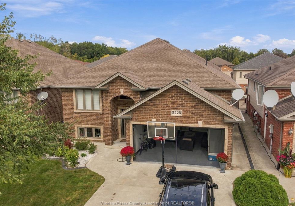 2228-askin-avenue-windsor-ontario-26023874