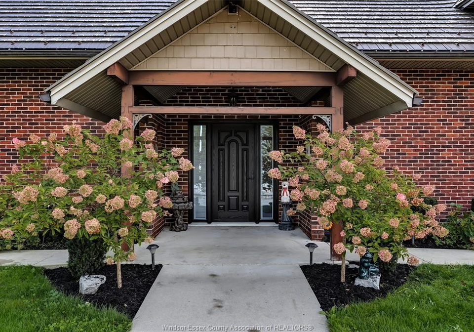4220-queens-line-chatham-kent-ontario-26023887