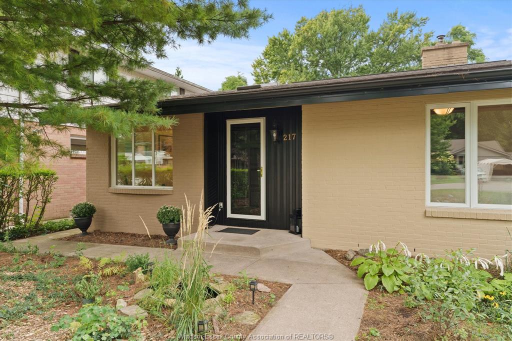 217-arlington-boulevard-tecumseh-ontario-26023889