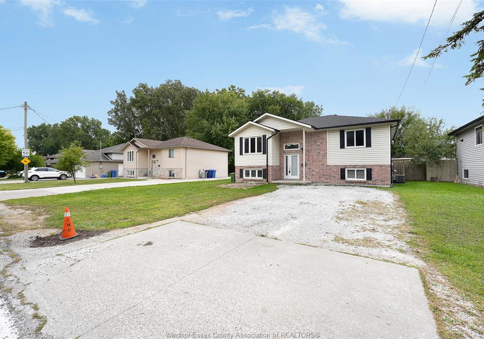 1233-armanda-street-windsor-ontario-26023892