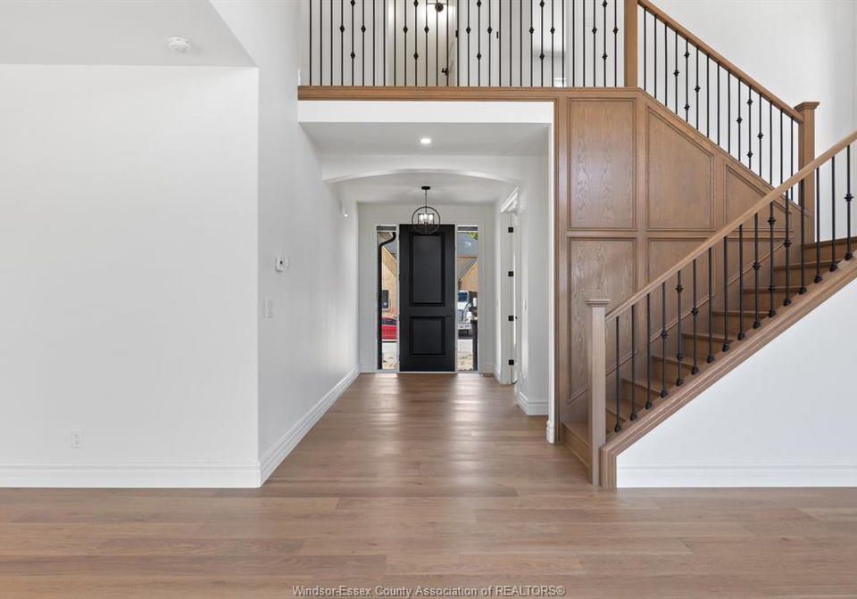 3686-farrow-avenue-windsor-ontario-26023905