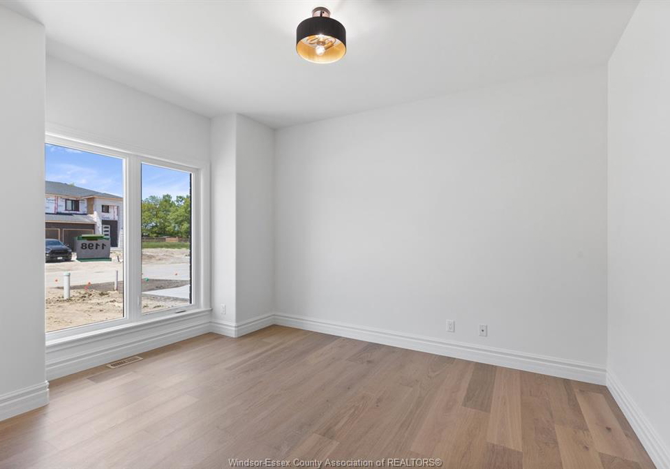 3686-farrow-avenue-windsor-ontario-26023905