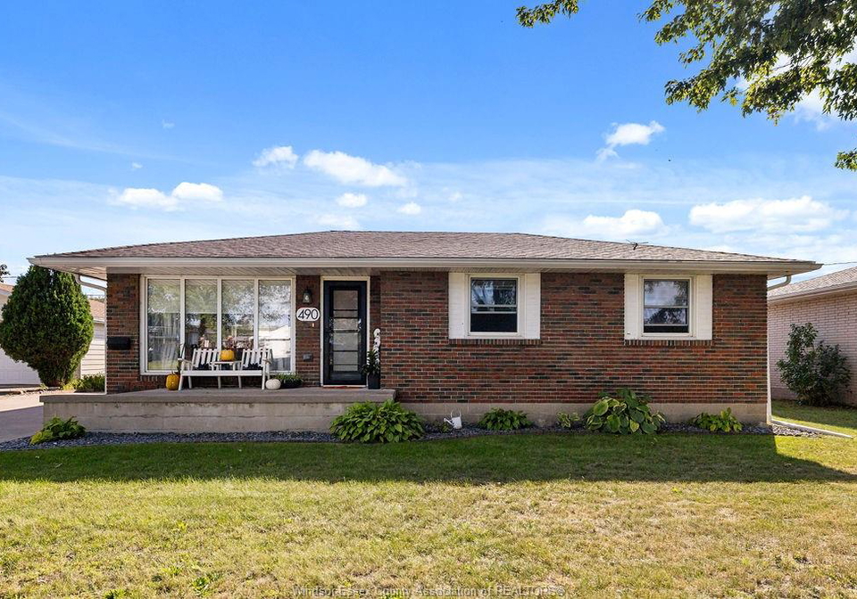 490-victory-lasalle-ontario-26023911