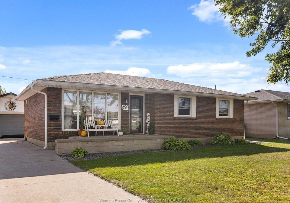 490-victory-lasalle-ontario-26023911