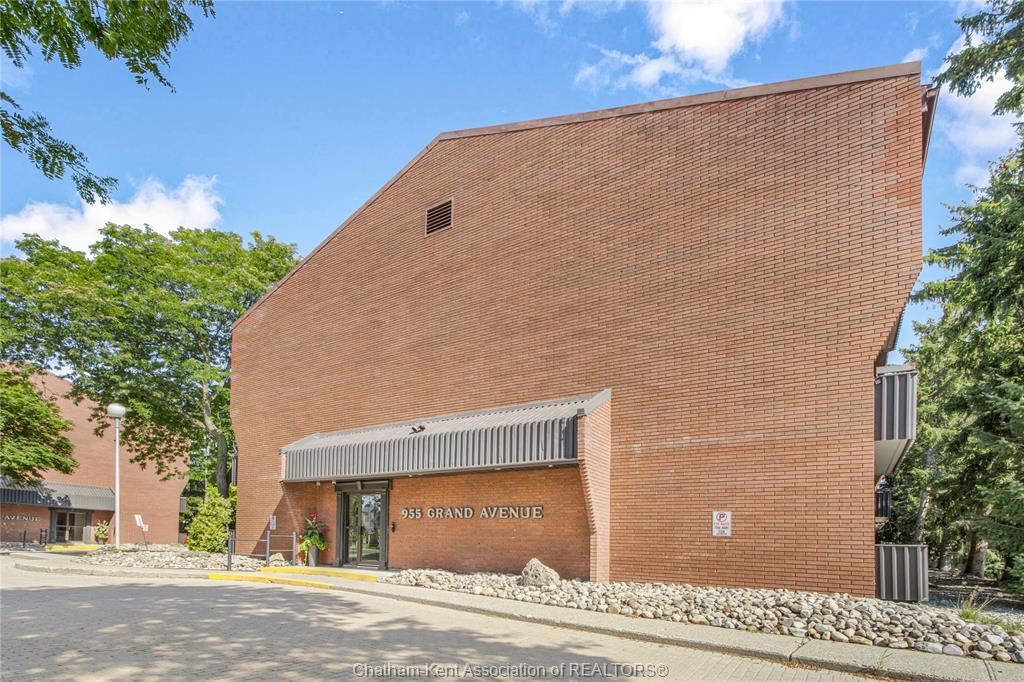 955-grand-avenue-w-chatham-ontario-26023920