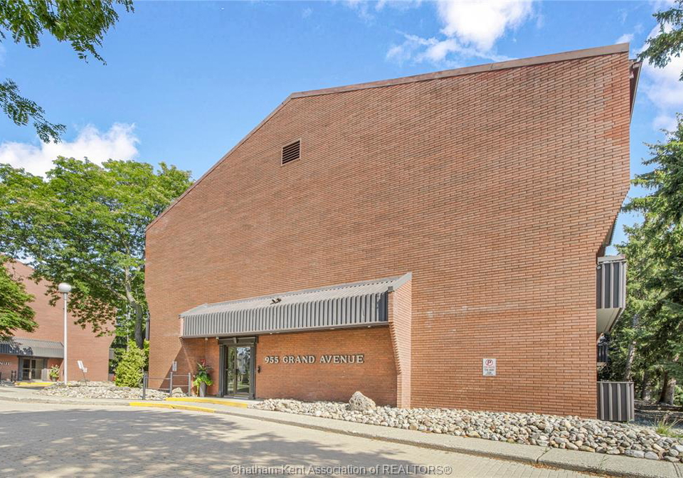 955-grand-avenue-w-chatham-ontario-26023920