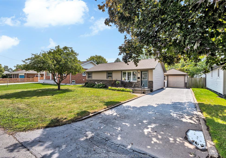 170-superior-street-lasalle-ontario-26023926