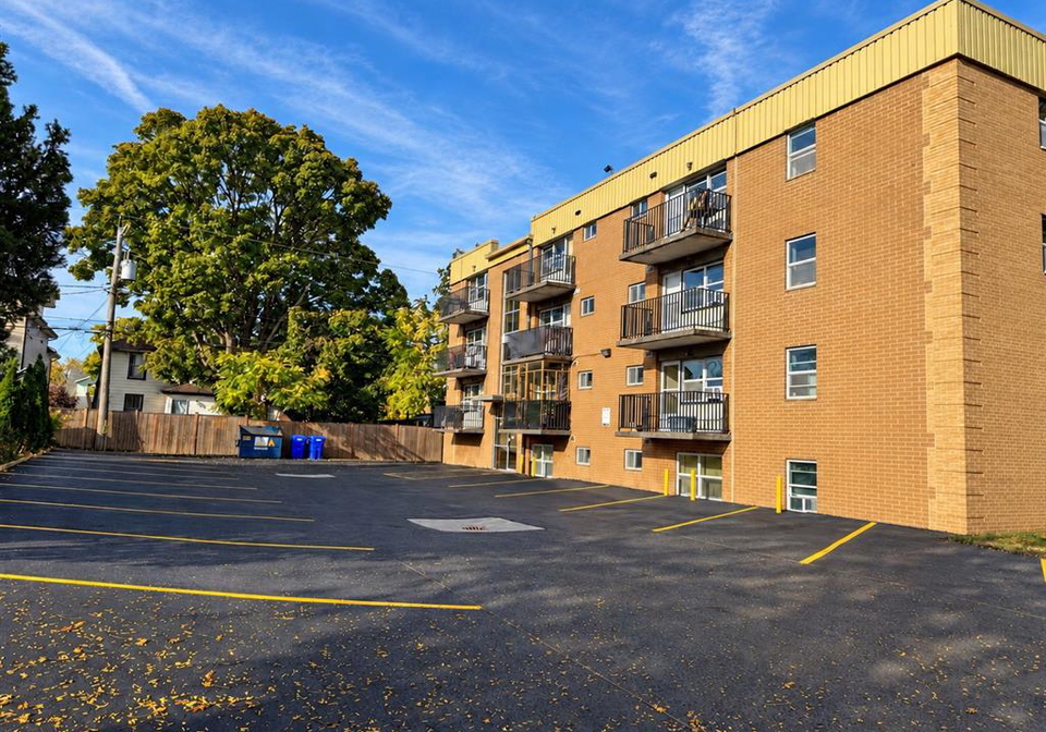 2035-university-avenue-west-windsor-ontario-26023931