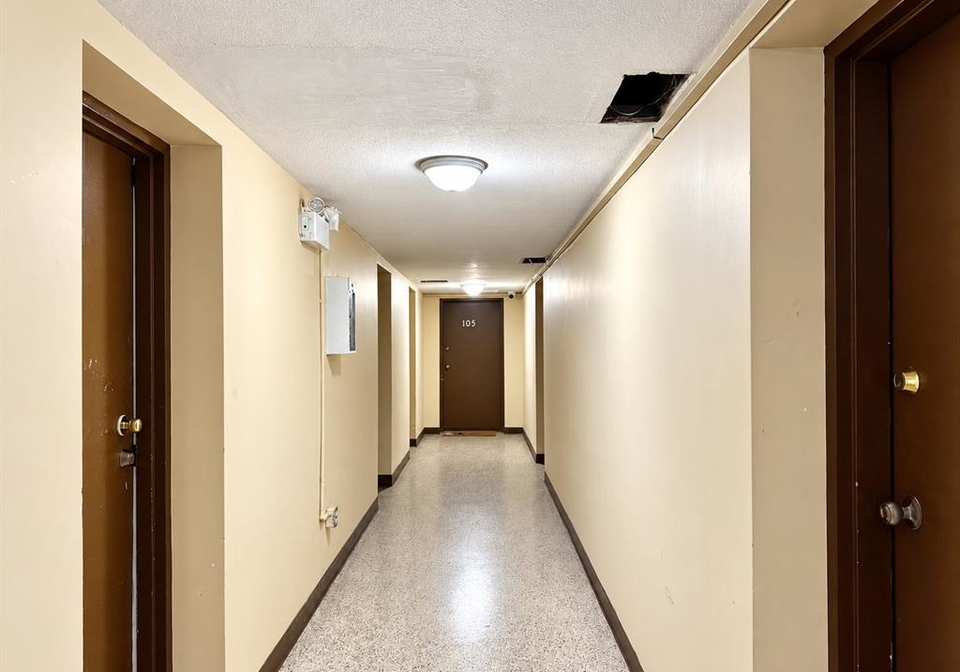 2035-university-avenue-west-windsor-ontario-26023931