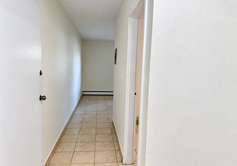 2035-university-avenue-west-windsor-ontario-26023931