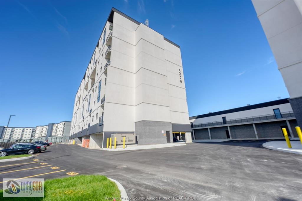 4300-laurier-parkway-lasalle-ontario-26023932
