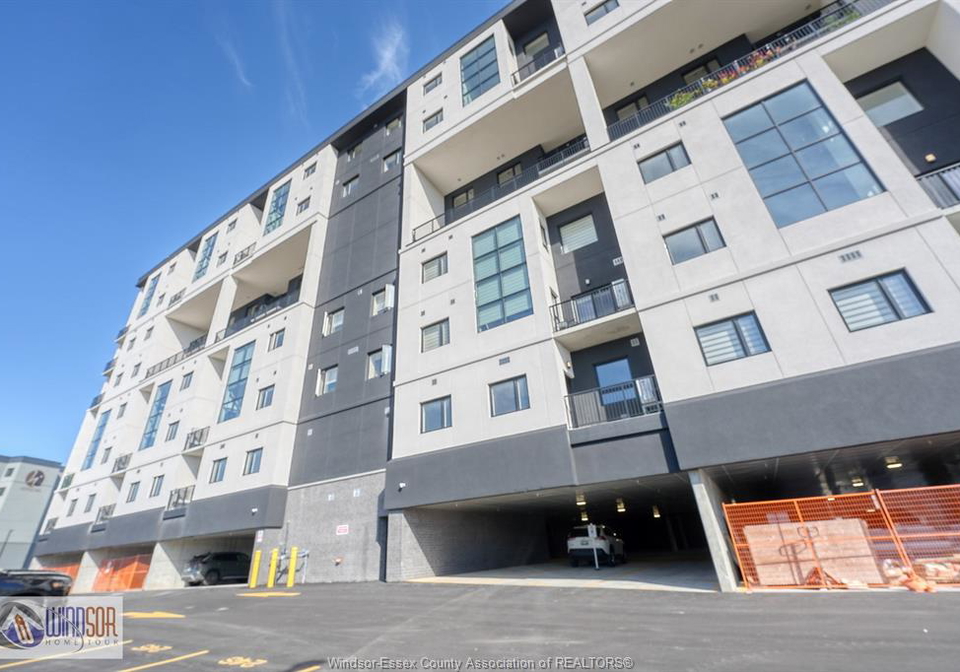 4300-laurier-parkway-lasalle-ontario-26023932