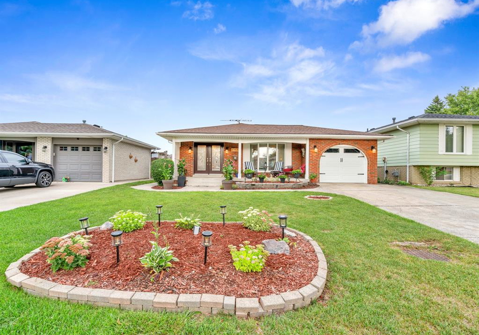 9975-holly-crescent-windsor-ontario-26023941