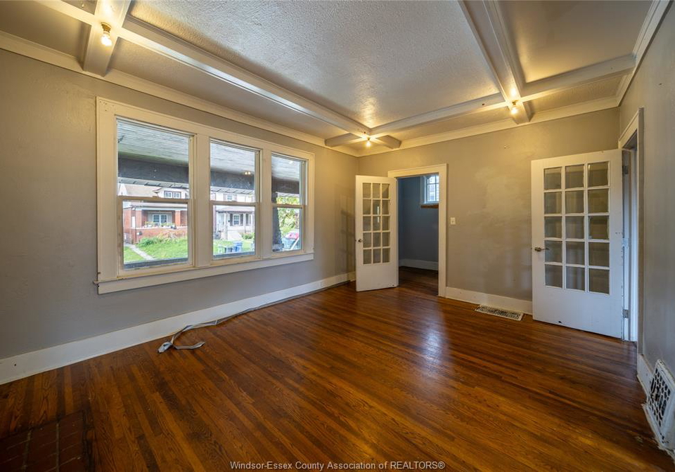 1076-dougall-avenue-windsor-ontario-26024031
