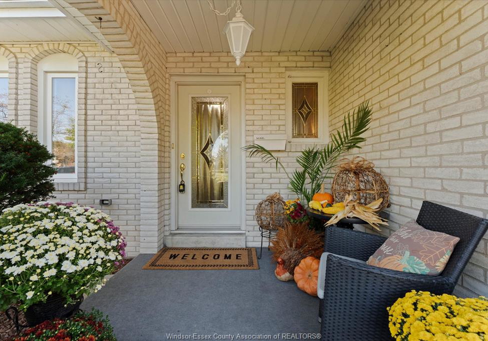 182-centennial-tecumseh-ontario-26024048