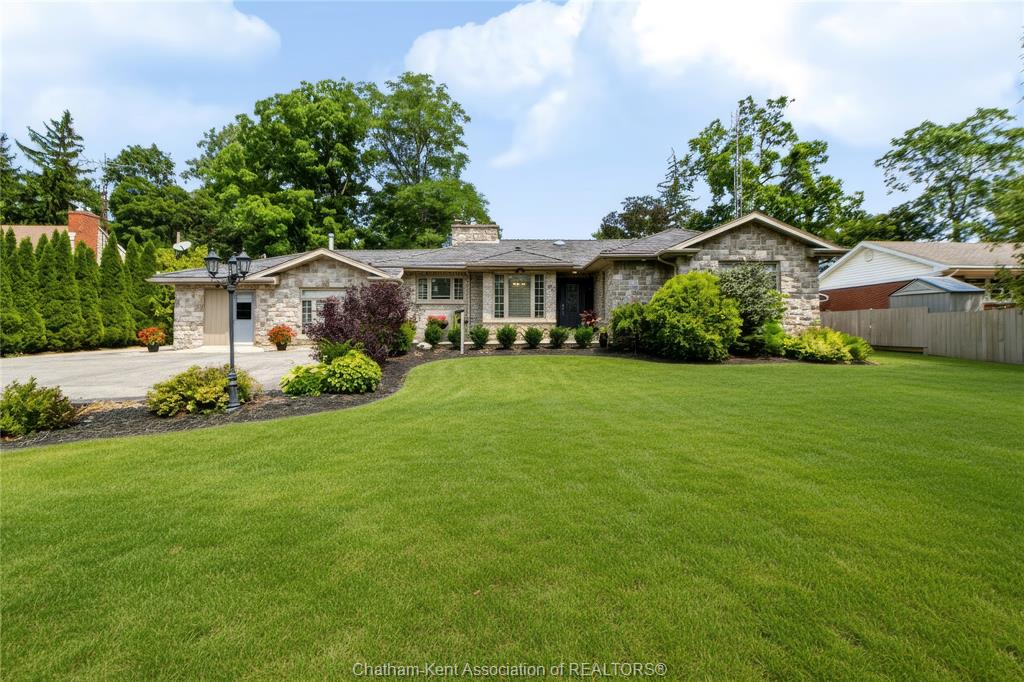 931-charing-cross-road-chatham-ontario-26024050