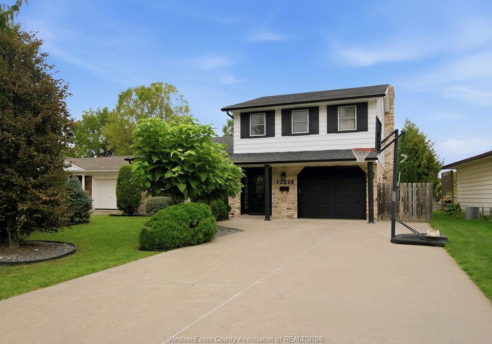 12224-st-thomas-crescent-tecumseh-ontario-26024063