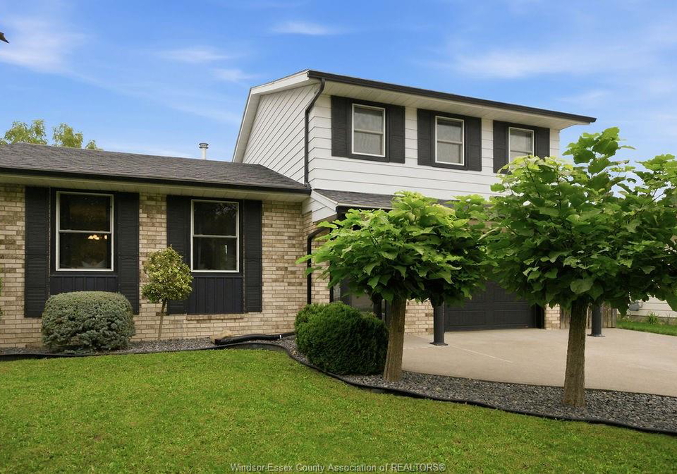 12224-st-thomas-crescent-tecumseh-ontario-26024063