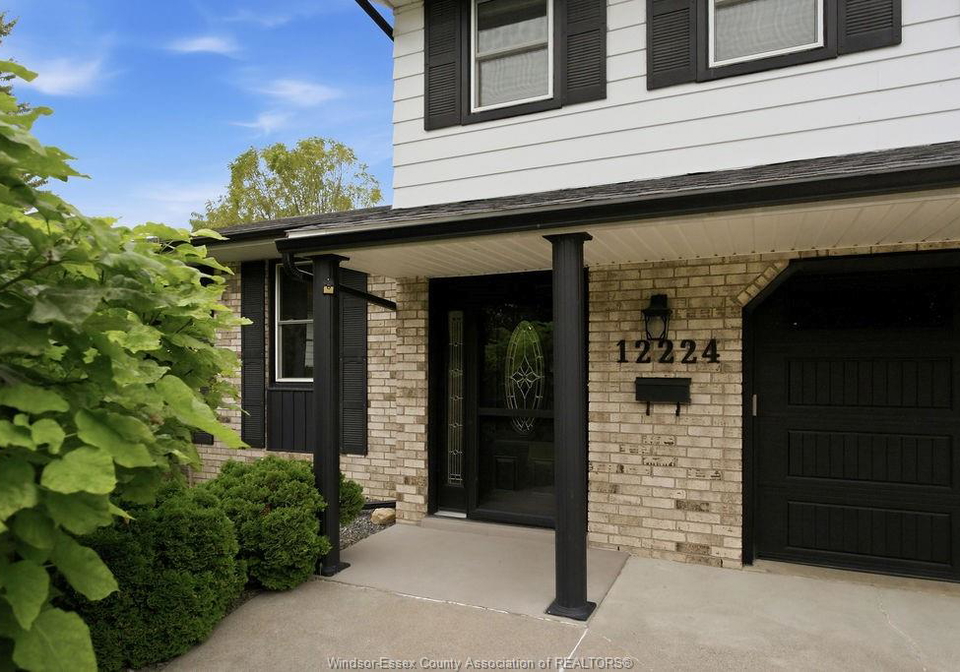 12224-st-thomas-crescent-tecumseh-ontario-26024063