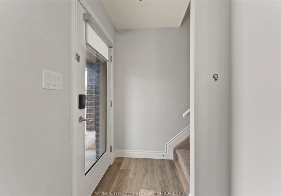 204-beechwood-lakeshore-ontario-26024101