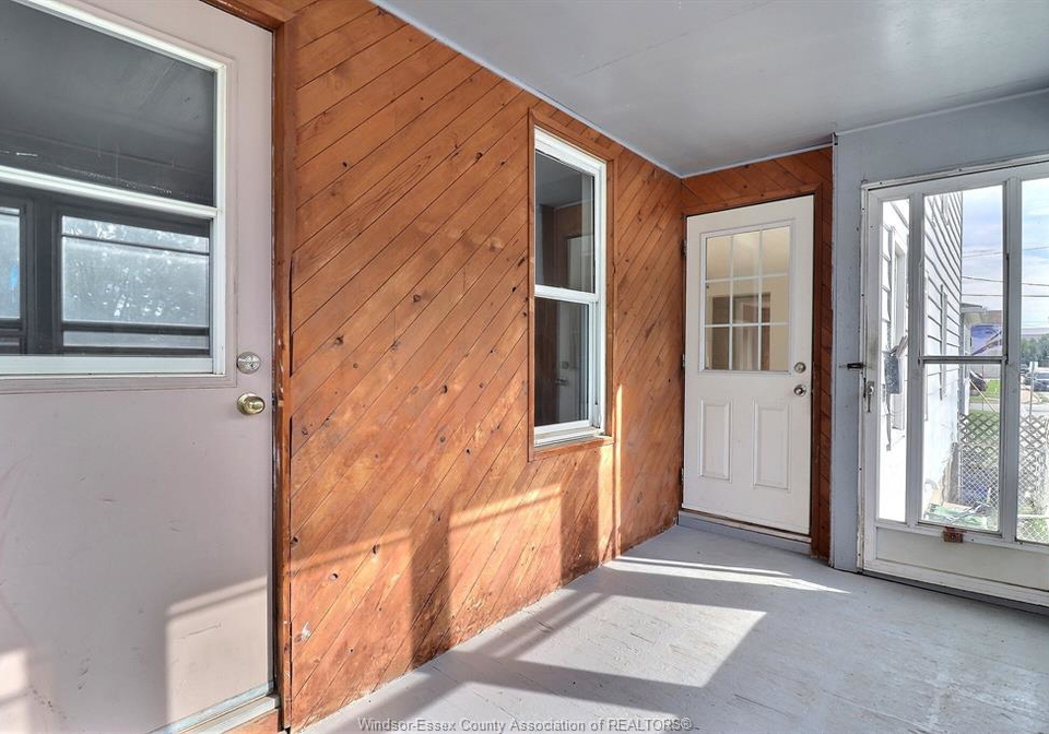 2640-whelpton-windsor-ontario-26024114