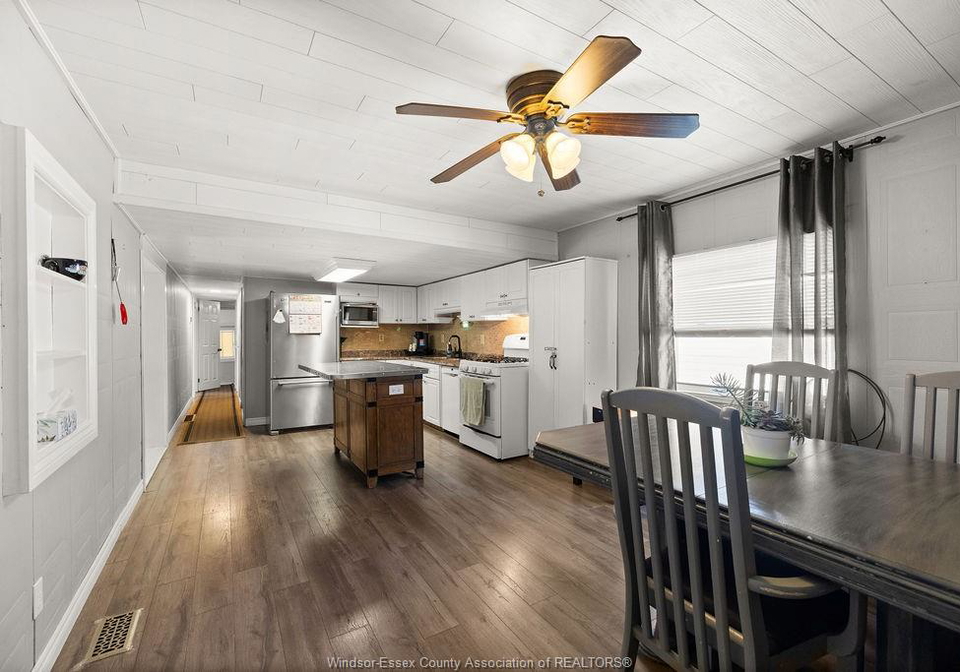 8-spruce-mcgregor-ontario-26024128