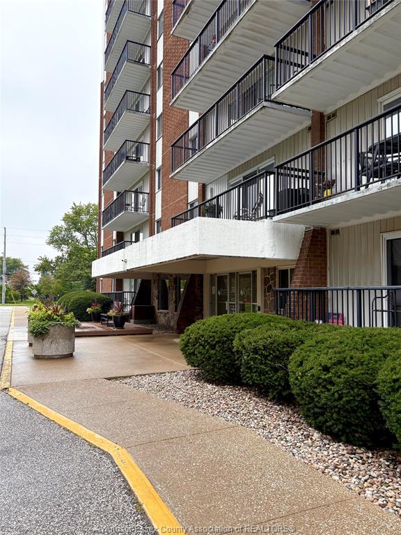 8591-riverside-drive-east-windsor-ontario-26024155