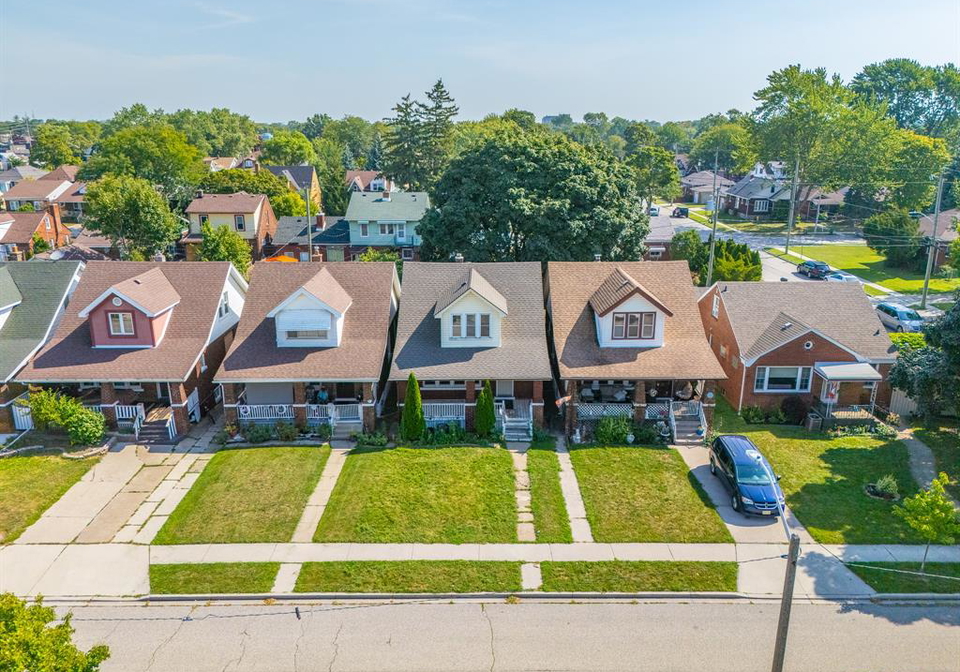 2284-fraser-avenue-windsor-ontario-26024158