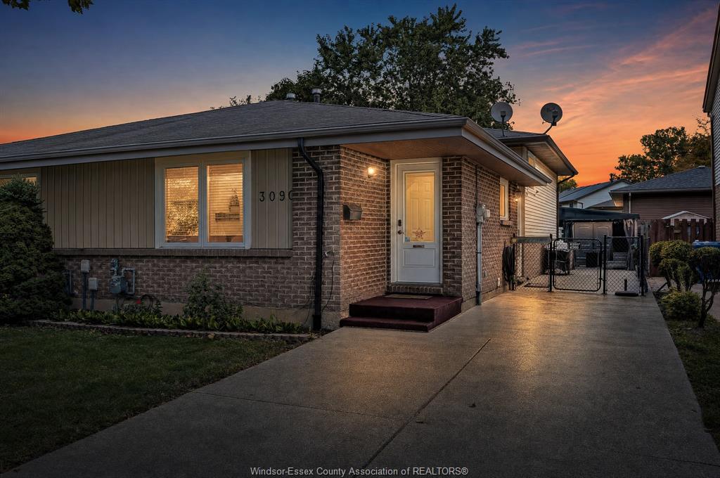 3090-fairlane-windsor-ontario-26024165